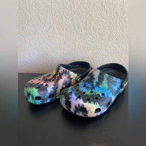 Juniors Classic Crocs Size 3 Solar Rainbow Tie Dye Black Crocs Youth Multicolor